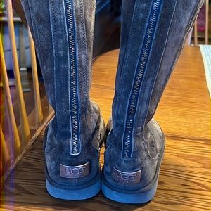 Gorgeous Knightsbridge Ugg Boots!  Size 6